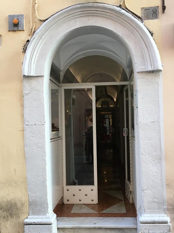 Bed & Breakfast Domus Frattina *